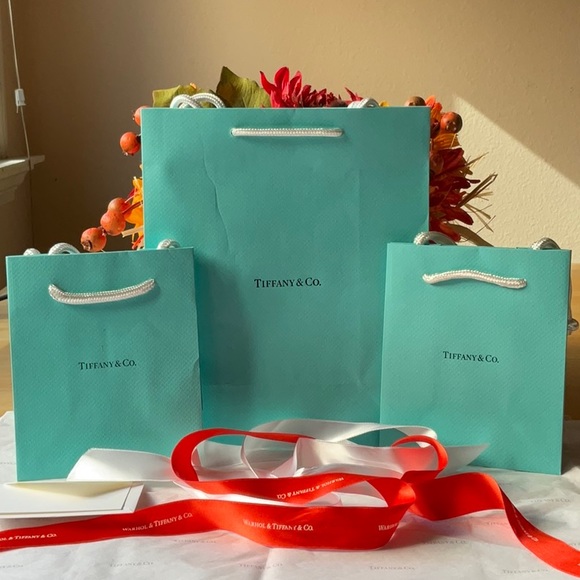 🎀 TIFFANY & CO. BAG AND RIBBON BUNDLE 🎀 NWOT 🎀 - Picture 16 of 16